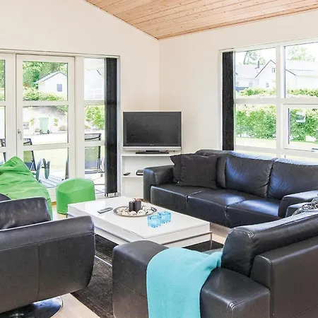 Awesome Home In Aabenraa With Sauna Обенро