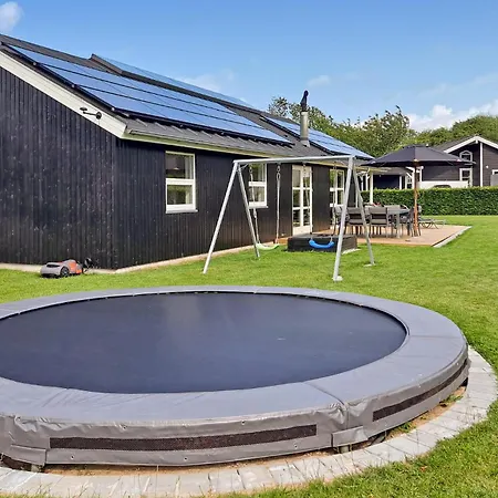 Awesome Home In Aabenraa With Sauna Обенро